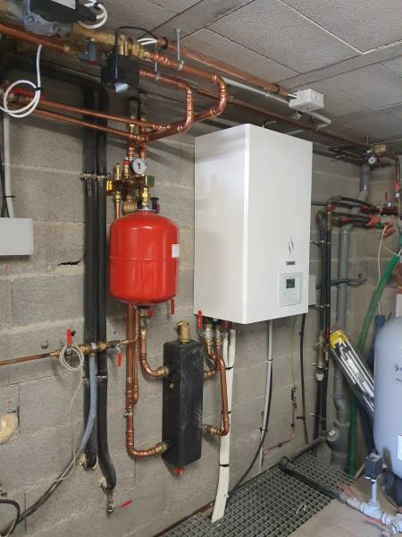 Remplacer une ancienne chaudière fioul par une pompe à chaleur performante et économe à Nîmes pour un chauffage durable et économique