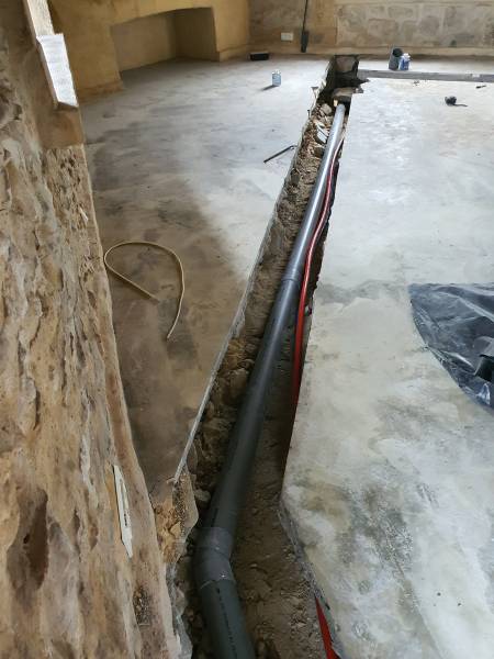 Travaux de plomberie évacuation et alimentation en eau pour rénovation d’une maison individuelle à Saint-Maximin
