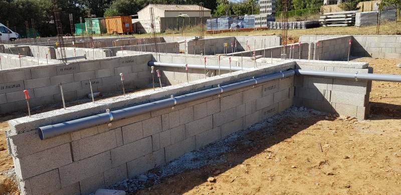 Création complète des réseaux en vide sanitaire à Argilliers : alimentation, évacuation, adoucisseur JUDO et salle de bain équipée